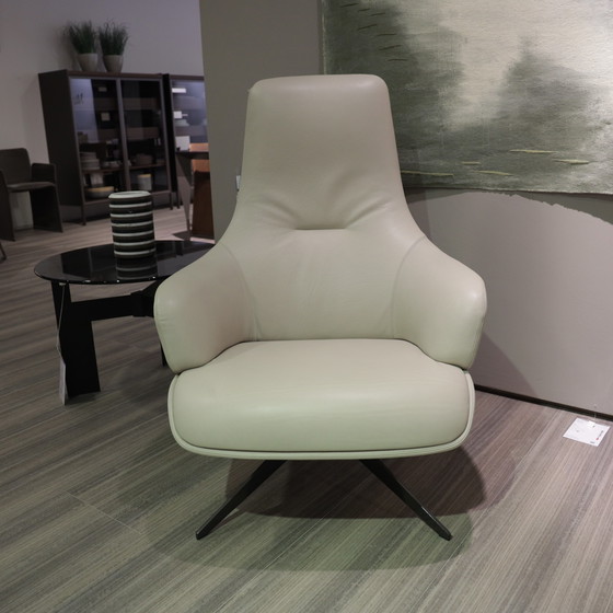 Image 1 of Poltrona reclinabile Kensington con pouf Molteni&C