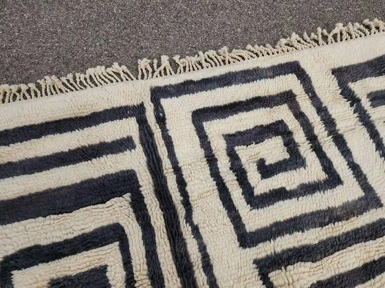 Moroccan Berber rug in cream and black 300x200 cm – spiral geometric pattern – Rugs & carpets, Wool, Cotton (photo 7 of 11)