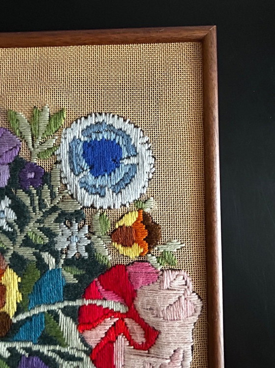 Image 1 of cuadro de flores bordadas