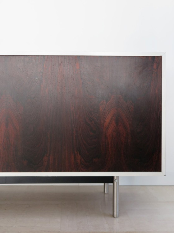 Credenza in formica bianca e legno scuro, Italia, anni '60 – Credenze con vetrina, Metallo (photo 16 of 19)