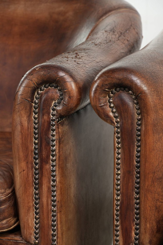 Image 1 of 2 fauteuils club vintage en peau de mouton, au look superbe et à l'assise confortable.