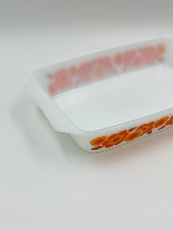 Image 1 of Piatto Arcopal con fiore di loto, arancione vintage, anni '70