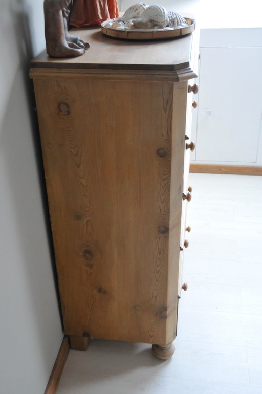 Pine dresser