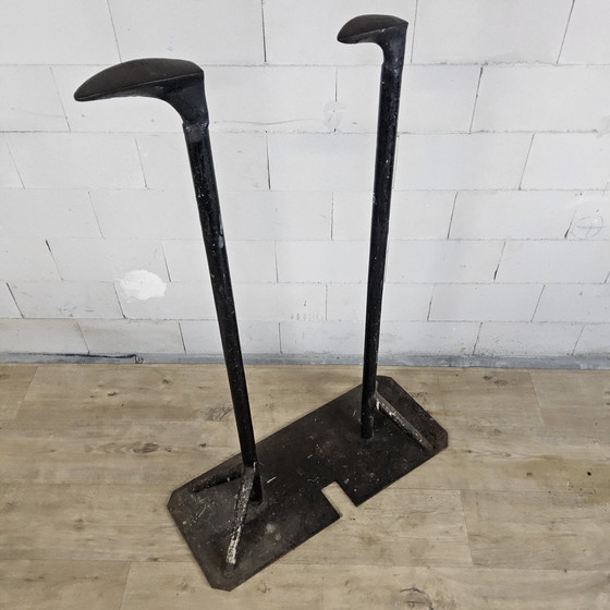 Image 1 of Antiker doppelter Schuhleistenständer aus Schmiedeeisen (H 113 cm) für Schuhmacher