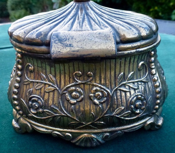 Image 1 of Old jewelry box with putti holding a heart!!