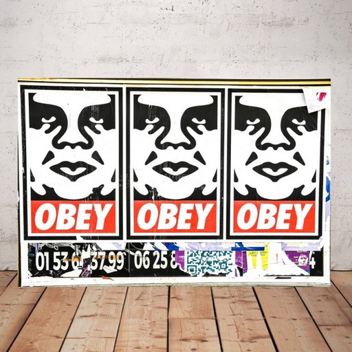 Photo imprimée sur plexiglass / Photo d'un panneau d'affichage à Paris / Street art