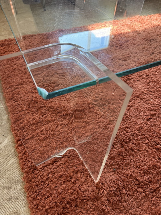 Image 1 of Couchtisch aus Glas mit Plexiglasfuß