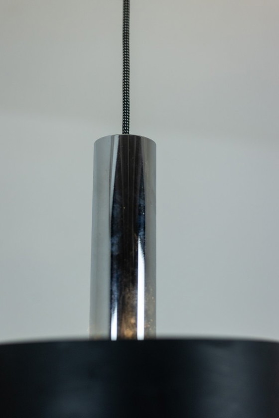 Image 1 of Suspension en métal laqué noir et chromé. Années 1960.