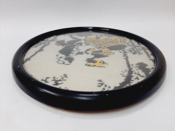 Image 1 of Coppia di ballerini ricamati con punto croce incorniciato d'epoca