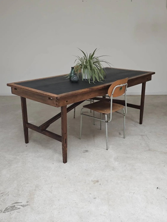 Tavolo pieghevole da officina vintage in rovere con piano nero patinato a mano. – Tavoli da pranzo (photo 12 of 37)