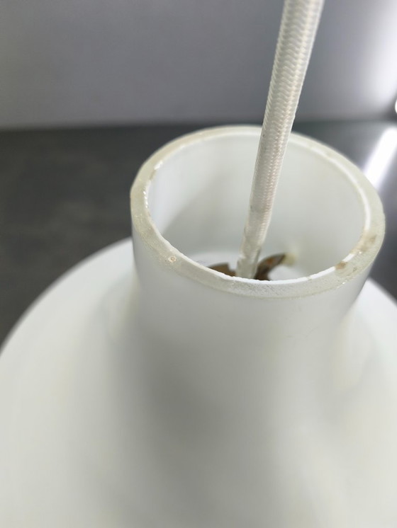 Image 1 of Lámpara colgante de vidrio opalino checoslovaco con relieve de burbujas, década de 1970