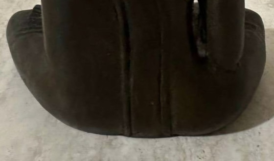 Image 1 of Vroege bronzen zittende Boeddha uit Ayutthaya, met vlamvormige bekroning, sporen van originele vergulding, 15e-16e eeuw Thailand