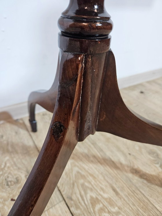 Image 1 of Antiker achteckiger Beistelltisch aus Mahagoni mit Dreibeingestell, klassisch, 19. Jahrhundert