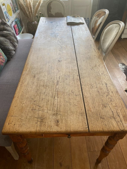 Antieke houten eettafel