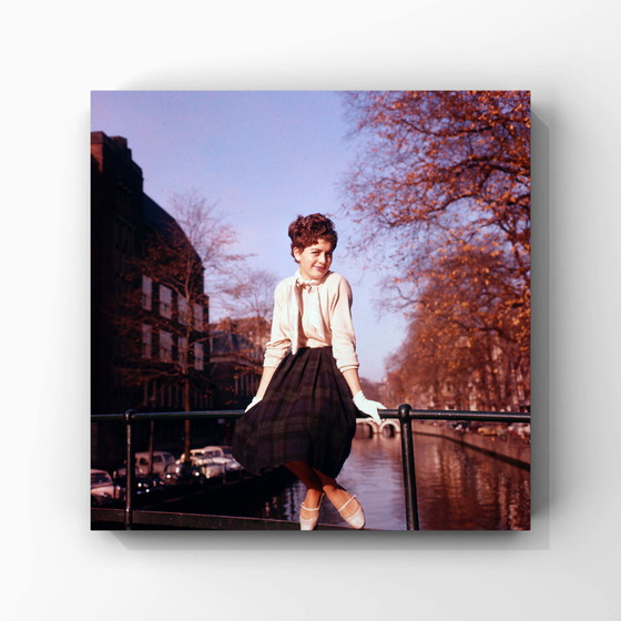 Image 1 of 1x  Ellen van Hemert op brugleuning, Amsterdam, 1959