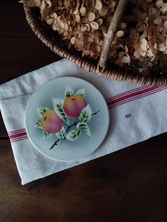 Image 1 of Salvamanteles pequeño y redondo de loza