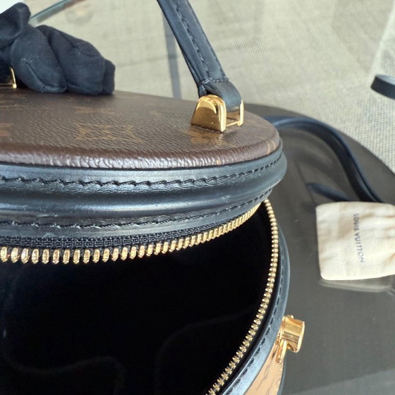 Image 1 of LOUISE VUITTON CANNES MONOGRAM REVERSE HANDTAS