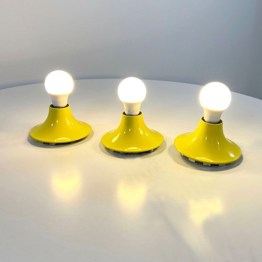 Juego de tres lámparas de pared Teti amarillas de Vico Magistretti para Artemide, años 70