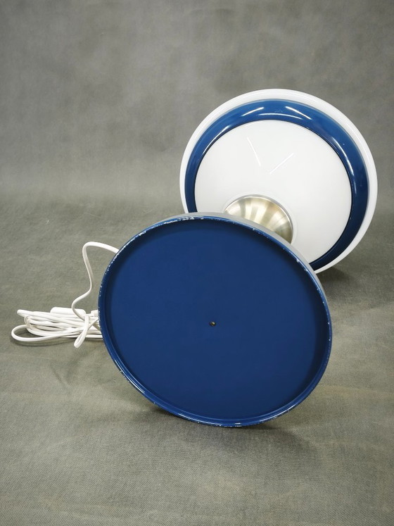 Italienische Space Age Tischlampe aus Opalglas und blauem Metall, 1970er Jahre – Tischlampen (photo 4 of 13)