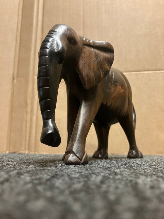 Image 1 of Éléphant en bois massif