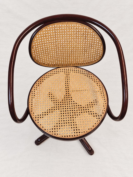 Sedia girevole originale Thonet Modello 5501 – Legno curvato e paglia di Vienna – Sedie da pranzo, Metallo (photo 3 of 7)