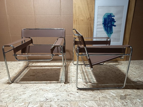 Image 1 of Poltrone Knoll Wassily B3 2 nuove/usate in pelle color noce di Marcel Breuer € 4.400