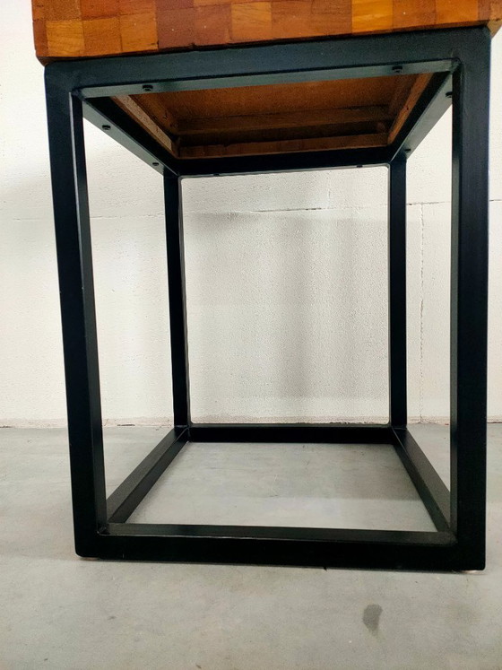 Image 1 of Mesita auxiliar, mesa para plantas, estructura metálica con tablero de madera gruesa.