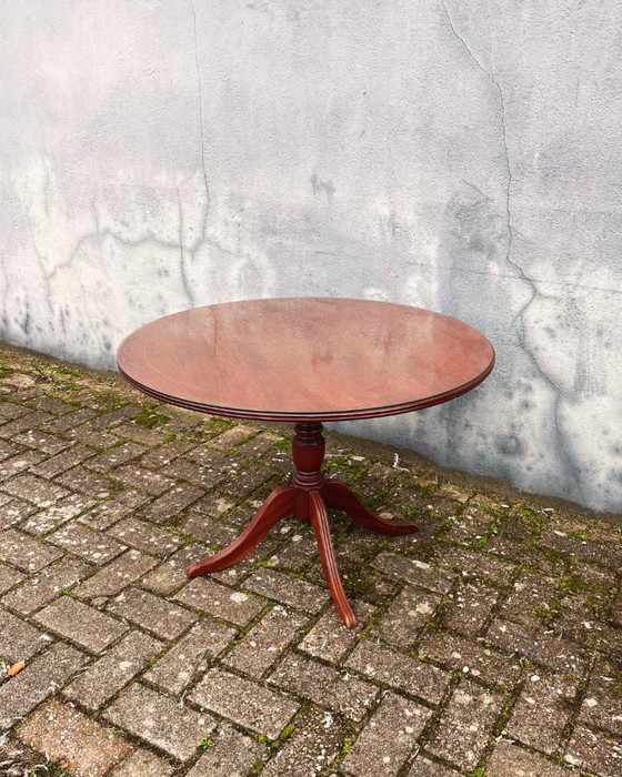 Image 1 of Klassischer runder Couchtisch/Wohnzimmertisch