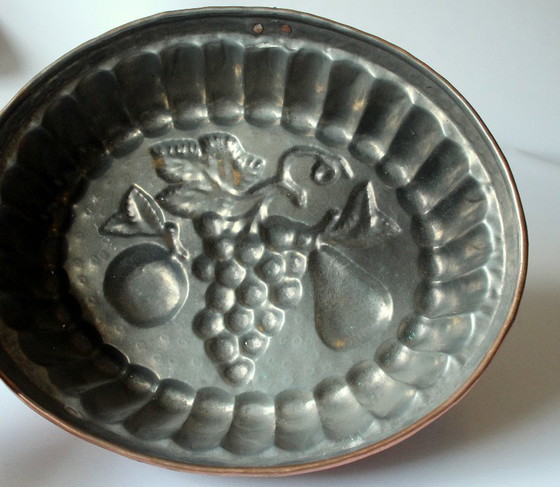 Large Copper Baking Mold with Hanging Hook from the 1960s - jelly mould, Decorative Objects, Metal, Red (photo 9 of 10)