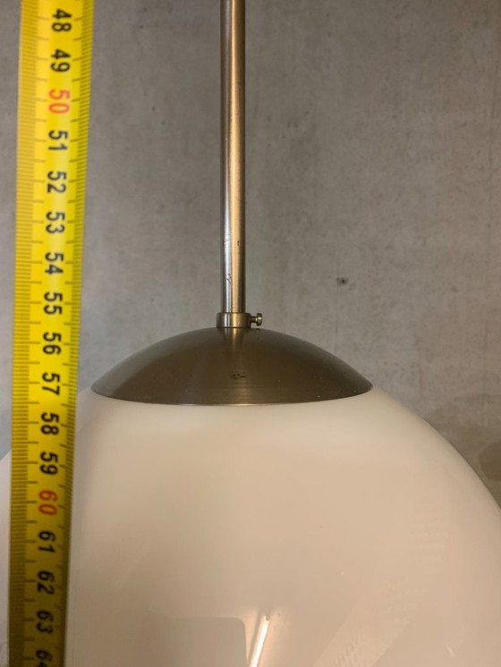 Image 1 of sfera bianca opalina lucida su pendolo in acciaio