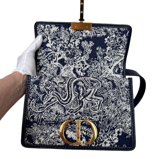 Dior Montaigne 30 – Crossbody bags, Calfskin (photo 6 of 25)