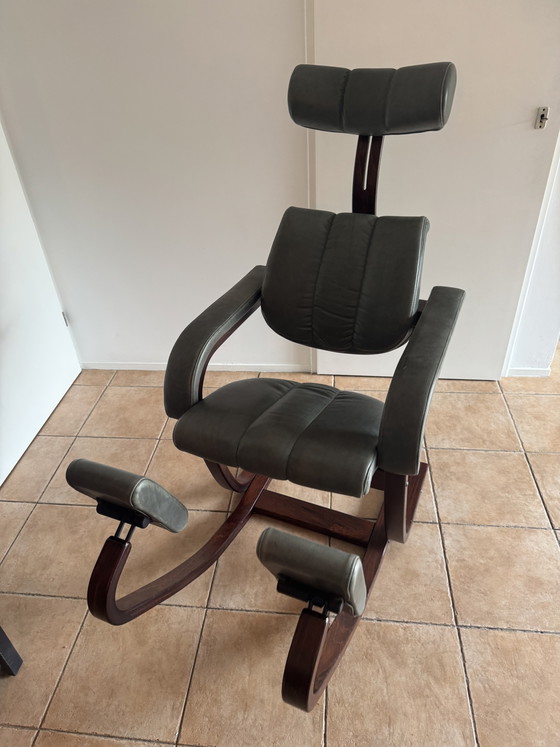 Stokke Duo Balans Chaise Ergonomique à Genoux – Peter Opsvik – Chaises de bureau, Leather, Wood (photo 4 of 15)