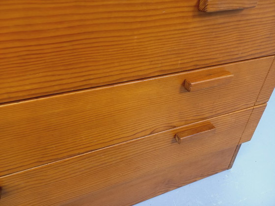 Image 1 of Vintage grenen ladekast uit de jaren 70.