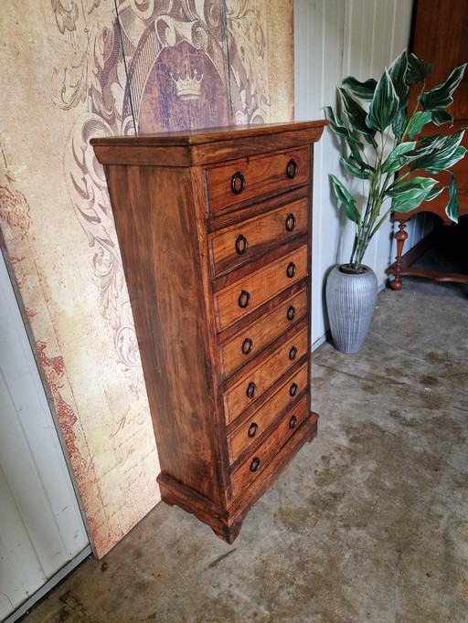 Cassettiera rustica antica, mobiletto da farmacia, schedario. Dimensioni: 57x30 cm e 112 cm di altezza.