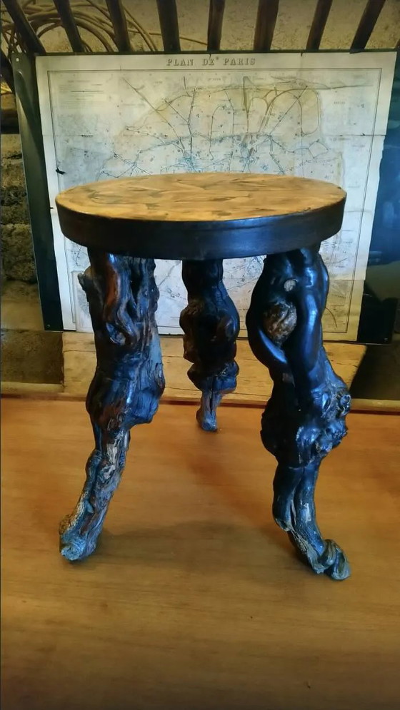 Sgabello brutalista a treppiede realizzato con ceppi di vite. – Sgabelli, Wood (photo 17 of 17)
