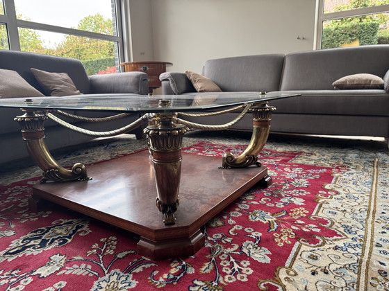 Image 1 of Lussuoso tavolino antico con piano in vetro e dettagli in ottone