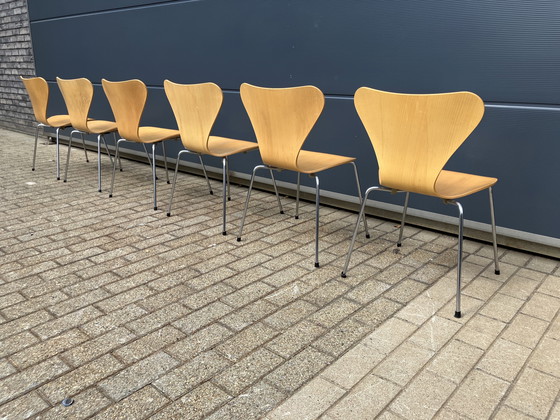 Image 1 of Fritz Hansen series 7 Butterfly chairs natural wood 1988