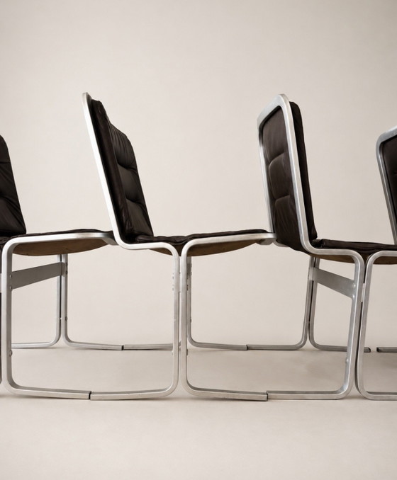 Raro set di 4 sedie da pranzo di Eric Sigfrid Persson — Svezia, anni '70 – Aluminium, Leather (photo 4 of 15)