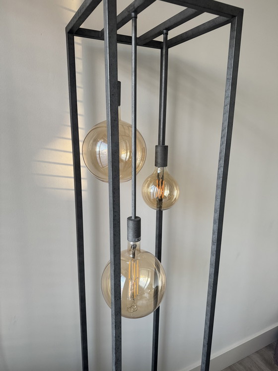 Image 1 of Vloerlamp industrieel- inclusief 3 lichtbollen