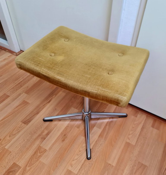Unique Mid-Century Design Piano Stool / Footstool Tufted Ocher Yellow Velvet 70s Space Age (photo 7 of 10)