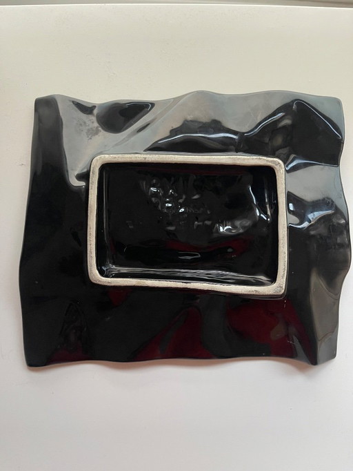 Crumpled plate - 1980 - Axis Design Carol McNicoll