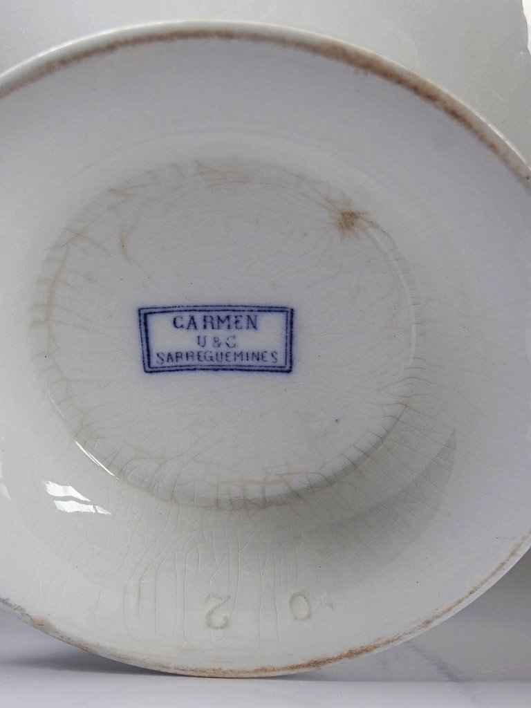 Sarreguemines fine earthenware tureen, Carmen pattern, blue