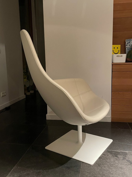 Image 1 of Sillón giratorio Moroso Fjord Relax piel blanca, pata blanca