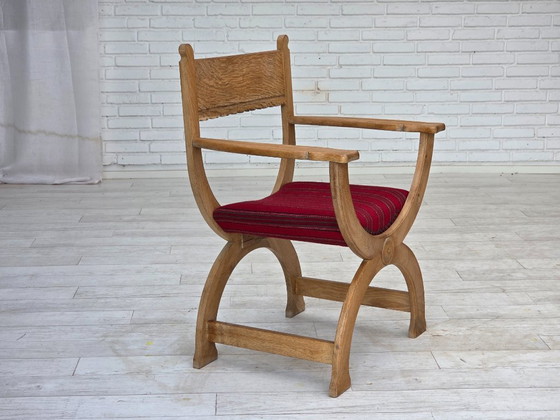 Image 1 of 1970, fauteuil danois, laine d'ameublement rouge d'origine, bois de chêne massif.