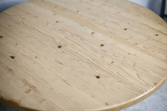 Image 1 of Charlotte Perriand (Sélection de) pour Les Arcs, Table en Pin, France, Circa 1960