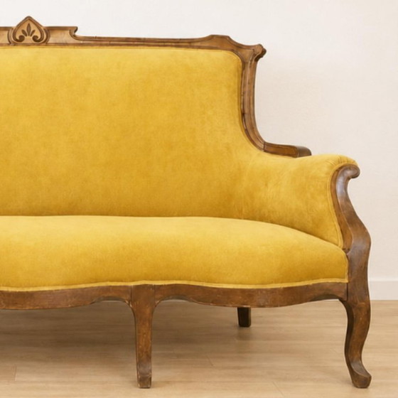Image 1 of Sofa im Jugendstil aus Walnussholz und senffarbenem Samt