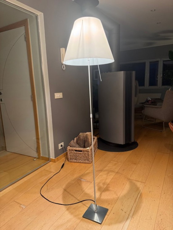 Image 1 of De Luceplan Costanza vloerlamp telescopisch met dimmer en diffuser is ontworpen door Paolo Rizzatto.  De Costanza vloerlamp is i