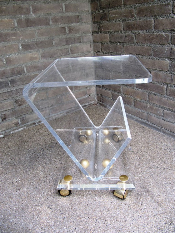 Image 1 of Charles Hollis Jones Beistelltisch aus Acrylglas mit Zeitschriftenhalter, Italien, 1970er Jahre.
