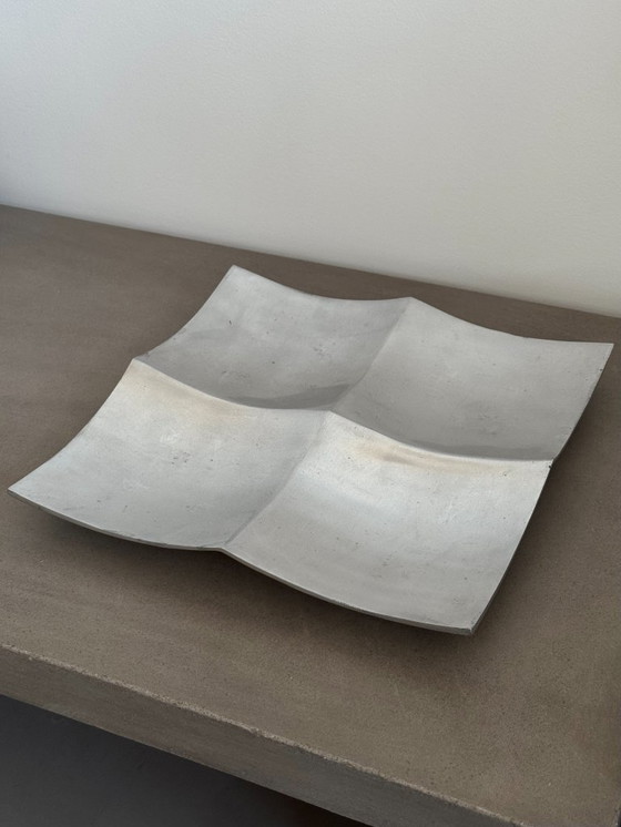 Image 1 of Vassoio portaoggetti in metallo vintage con design spaziale