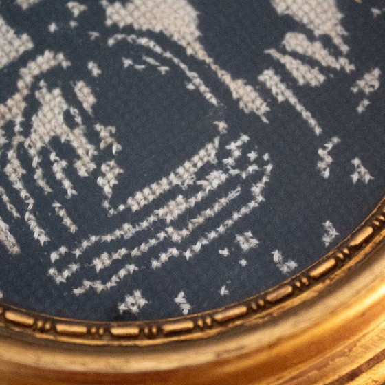 Image 1 of Broderie vintage encadrée en noir et blanc de style rococo baroque